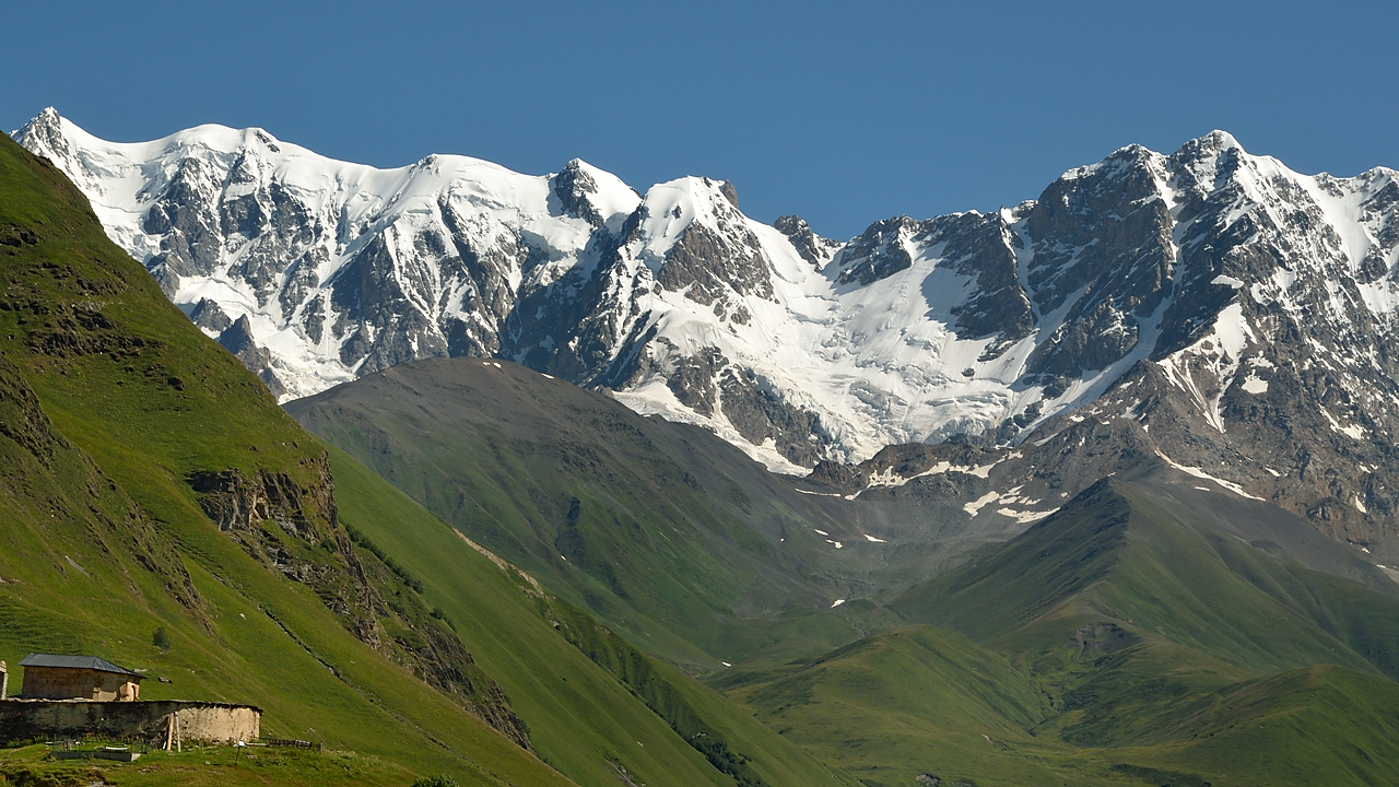 Georgie-J07--2011-08-10-36-BaladeUshguli.jpg - Le Shkhara (5068m)