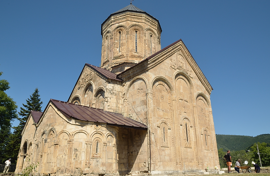 Georgie-J12--2011-08-15-09-AmbrolauKutaisi.jpg - L'église de Nikortsminda