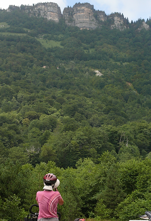 Georgie-Moni-J12-2011-08-15-07.jpg - Plus de 80km pour Kutaisi : magnifique descente sur Tkibuli