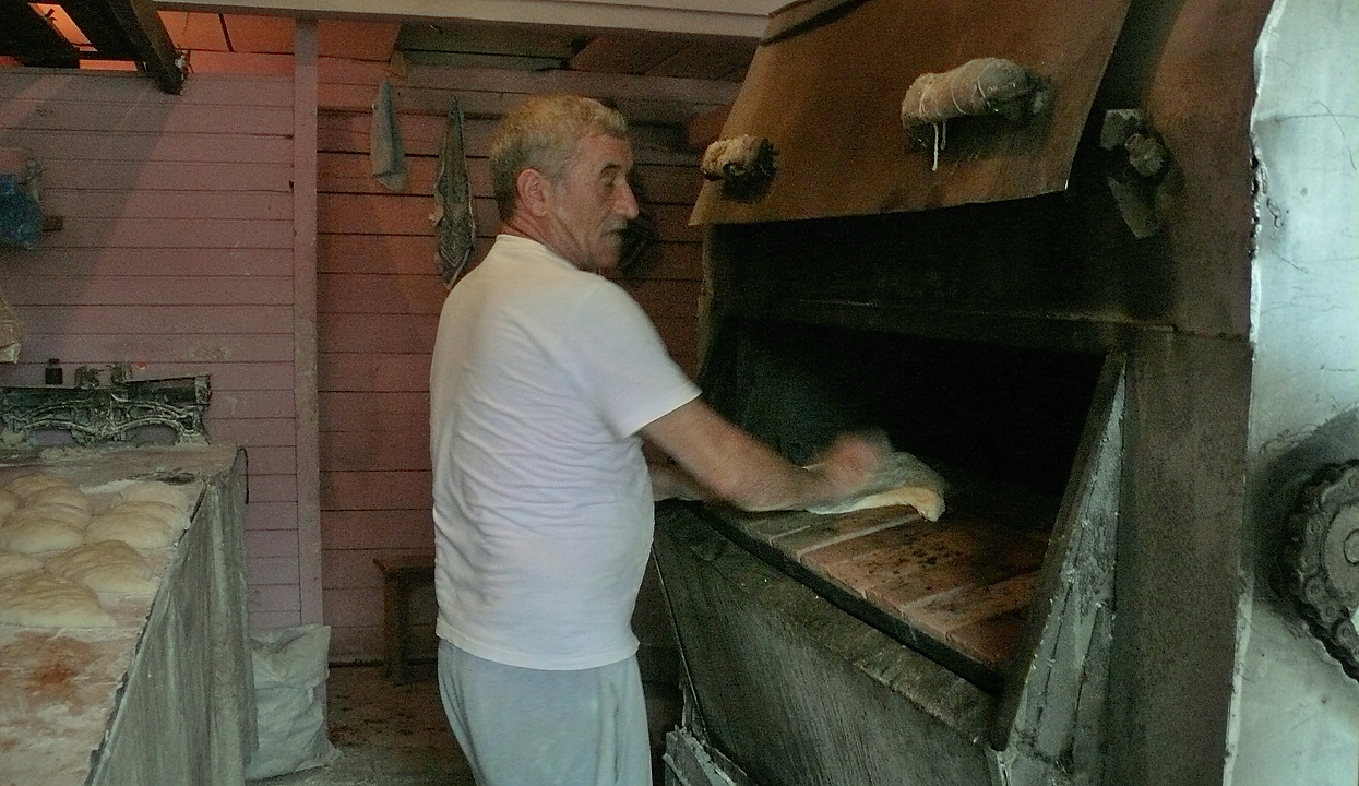 Georgie-Moni-J15-2011-08-18-03.jpg - Le four de la boulangerie de Bakuriani