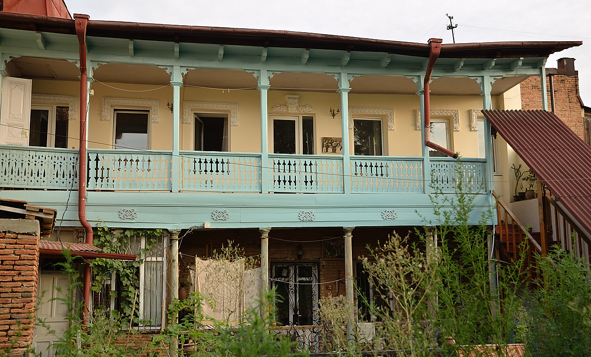 Gerorgie-A-20110803-016-Tbilissi.jpg - Maison dans le vieux quartier de Roustaveli