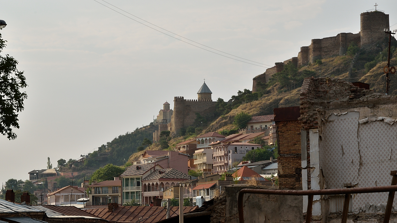 Gerorgie-A-20110803-042-Tbilissi.jpg - Les fortification et le quartier Meidan