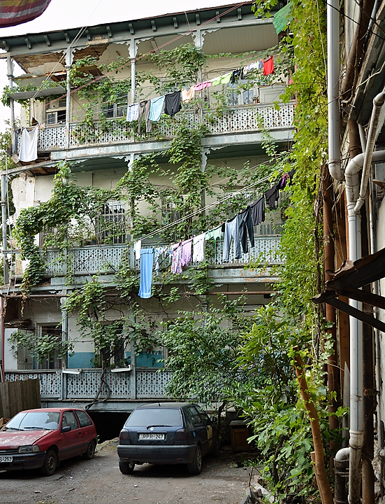 Gerorgie-A-20110803-048-Tbilissi.jpg - La vieille ville de l'autre cote de la rue Lesselidze non loin de la Place de Liberte