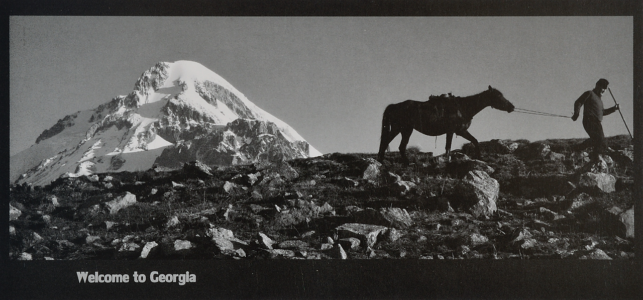 Georgie-CartePostale-Kazbegh-NB.jpg - Photo de couverture : le Mont Kazbegh que nous n'avons finalement pas vu