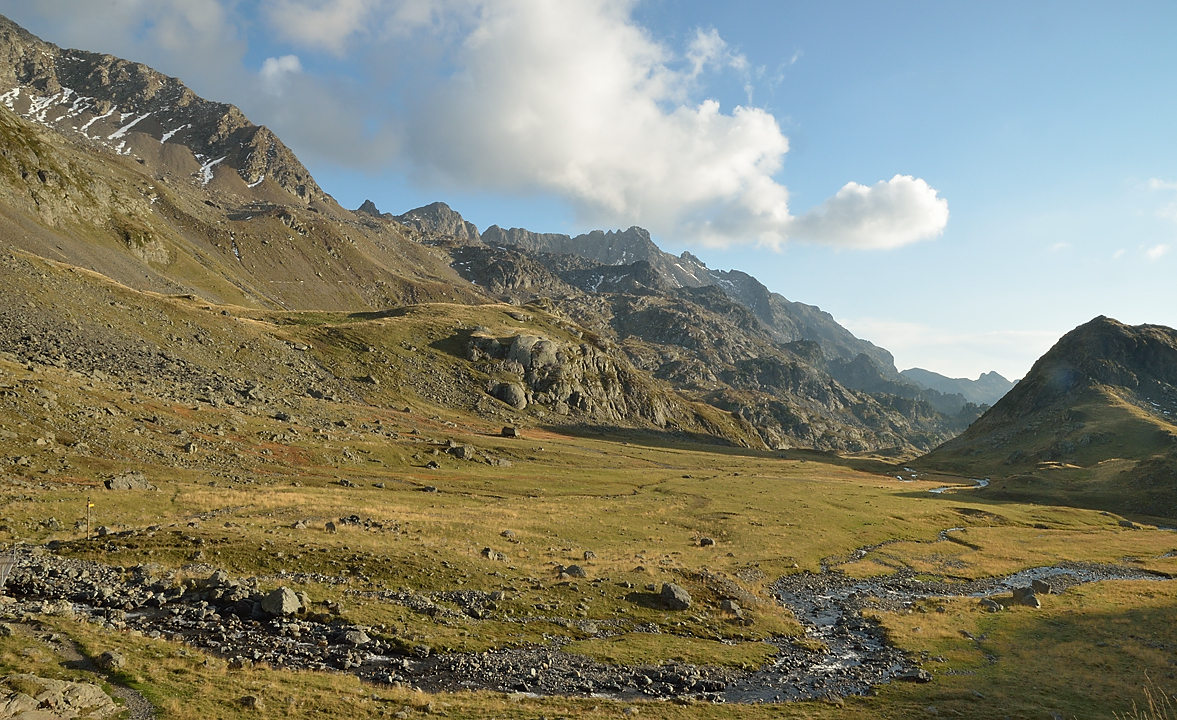 CroixBelledonne-110923-02-DSC_0129.jpg - Vue du refuge vers le sud, le Pic de Miribel