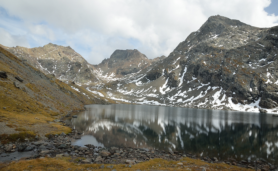 CroixBelledonne-110924-31-DSC_0185.jpg - Dans la descent de la Croix : le lac de Domendon superieur