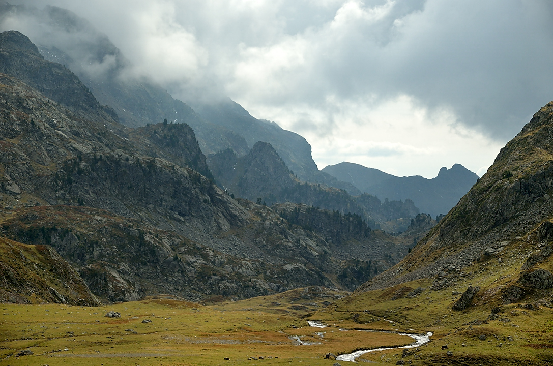 CroixBelledonne-110924-35-DSC_0191.jpg - Vue du refuge de la Pra vers le sud
