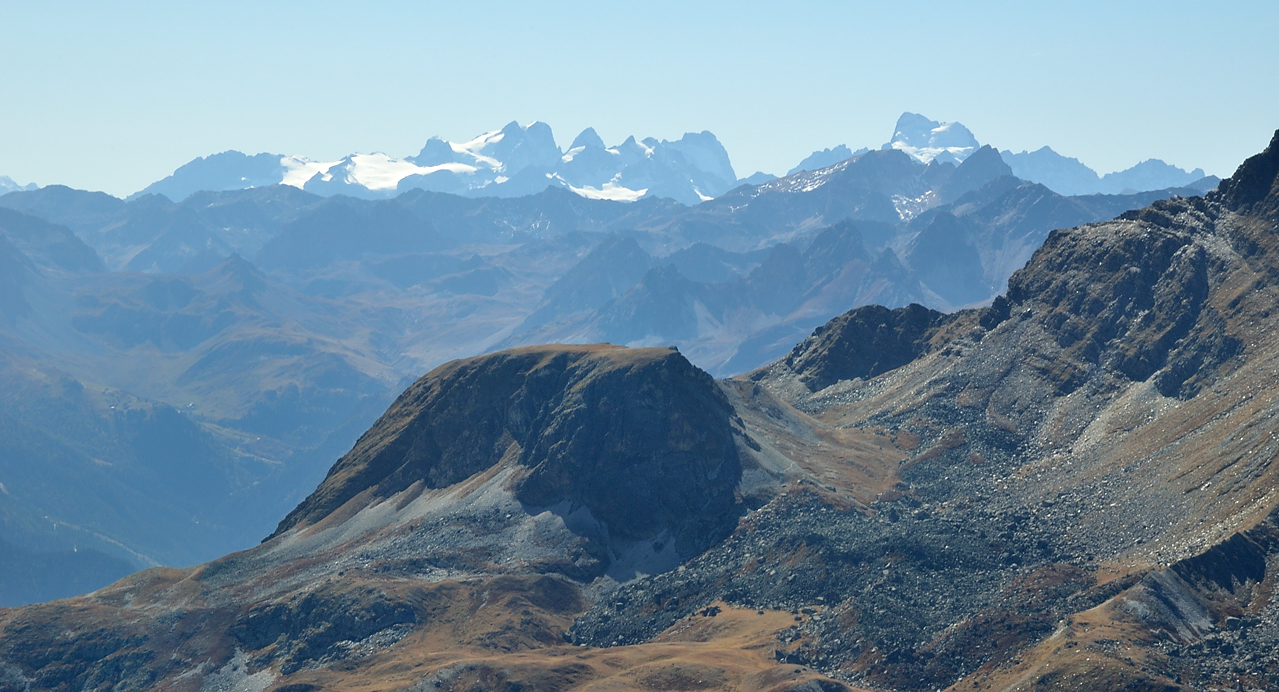 DSC_0212-20111001-016-EscaladeAussois.jpg - belle vue sur les Ecrins : Pelvoux et Ailefroide (a gauche) et la Barre (a droite)