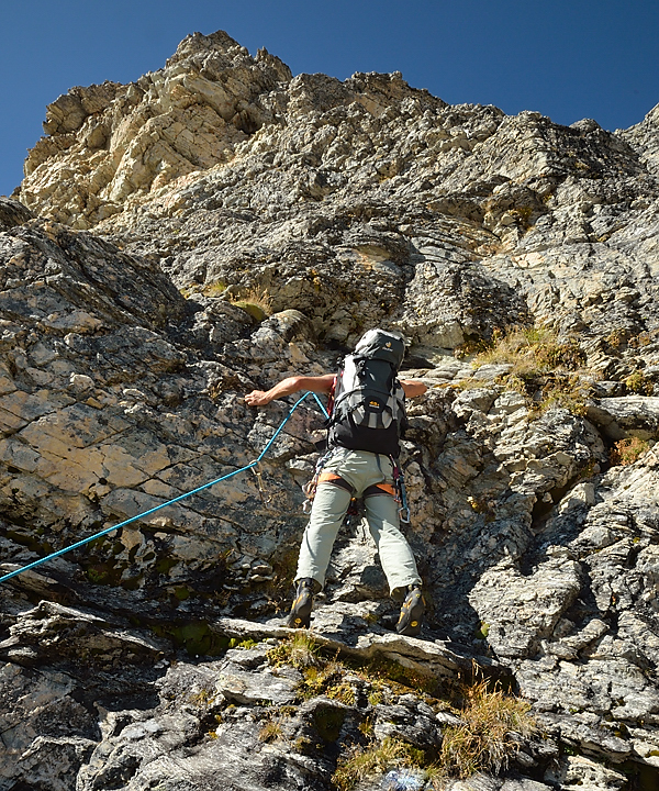 DSC_0216-20111001-020-EscaladeAussois.jpg - Dans l'apres-midi, la voie de l'arête sur la Pointe de Léché : la premiere longueur d'en-dessous
