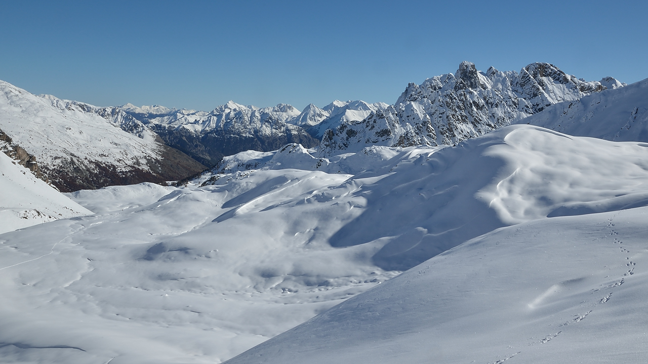 DSC_0538-11-11-12-06-Nevache.jpg - Col du Chardonnet : dans la montee, vue en arriere, a droite la Crete du Raisin