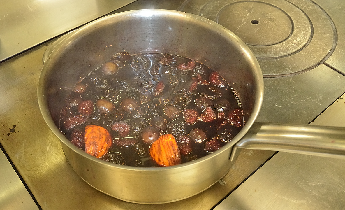 DSC_0707.jpg - Saucisson foie gras au magret fume, julienne de celeri et grany : figues et pruneaux au vin epice