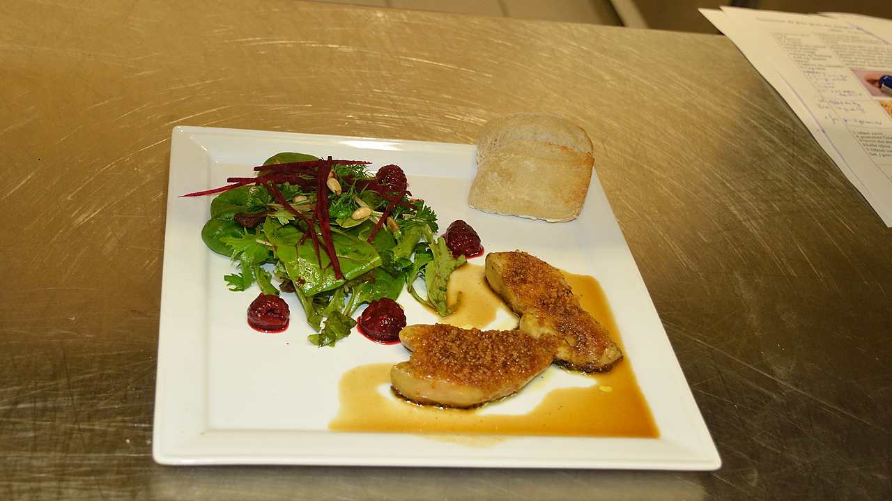 DSC_0747.jpg - Foie gras poele au pain d'epices et salade aux herbes et betteraves