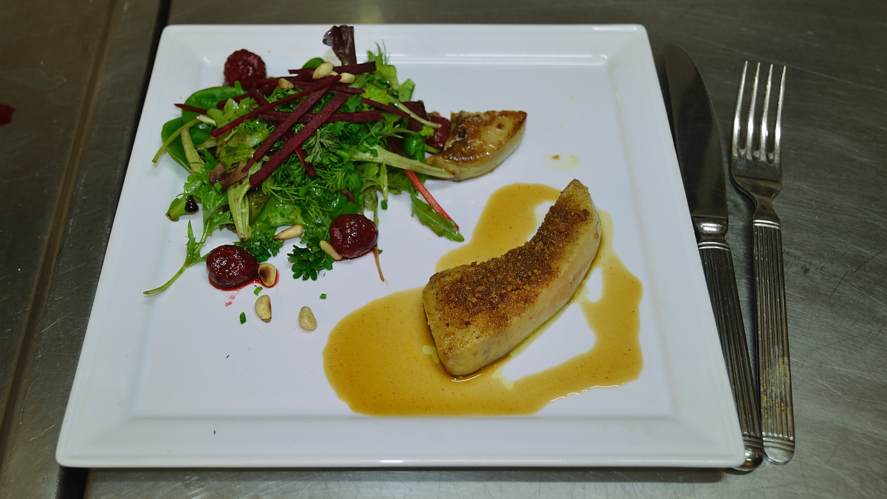 DSC_0748.jpg - Foie gras poele au pain d'epices et salade aux herbes et betteraves
