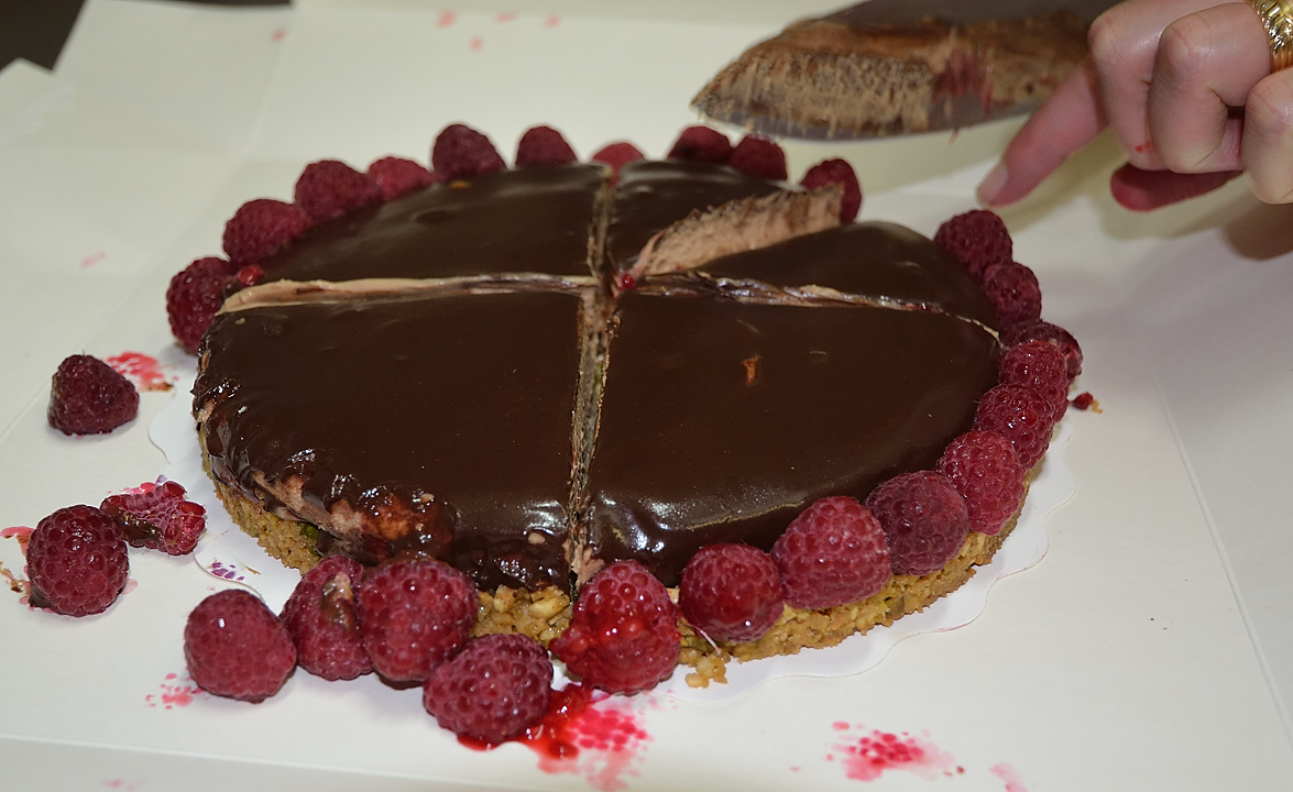 DSC_0754.jpg - Tarte Valentino faites par les eleves (Eddy nous l'avait deja faite l'annee derniere, et on avait la recette)