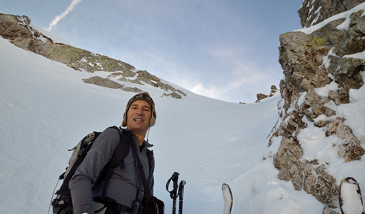 DSC_0768.jpg - Nous sommes bloqués a une 15aine de m de la sortie par plus d'1m de neige