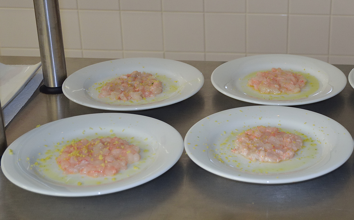 DSC_0896.jpg - Carpaccio de langoustines -- juste 3 minutes au four, c'est délicieux : le carpaccio cru
