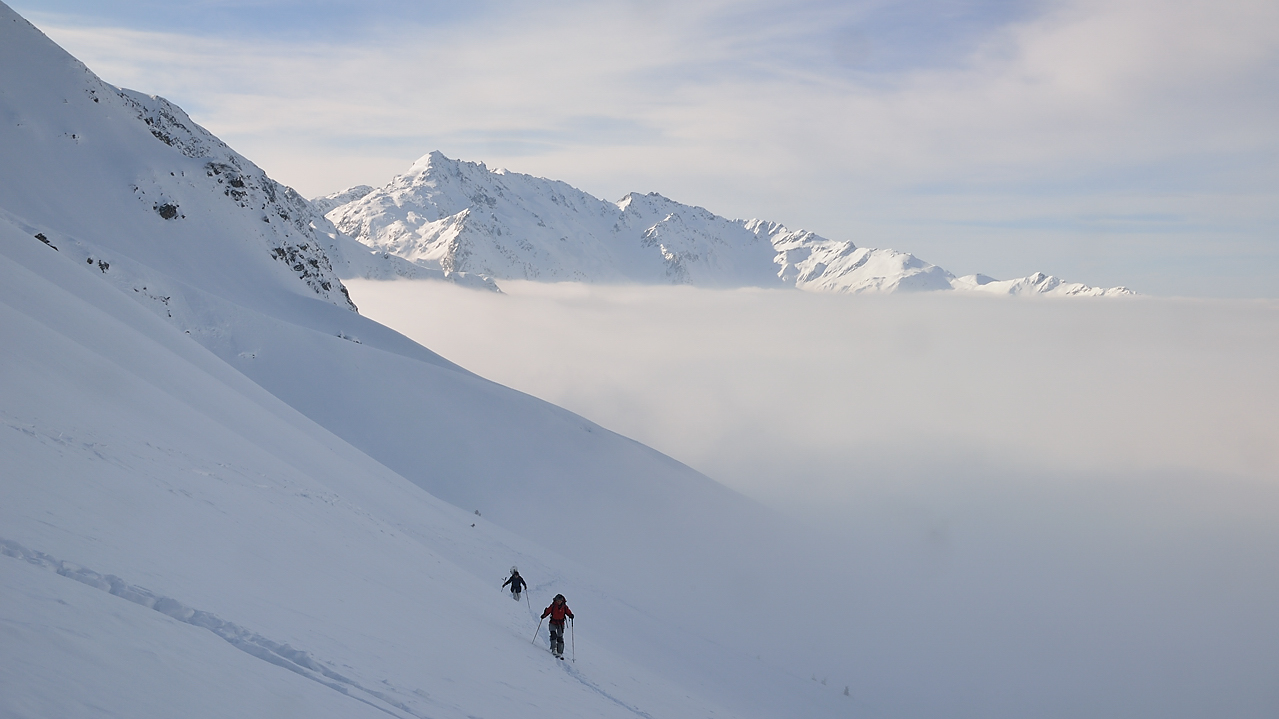 DSC_1141.jpg - Vers 1900m on dépasse le plafond et au-dessus le beau temps
