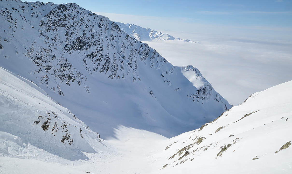 DSC_1148.jpg - Vers 1900m on dépasse le plafond et au-dessus le beau temps
