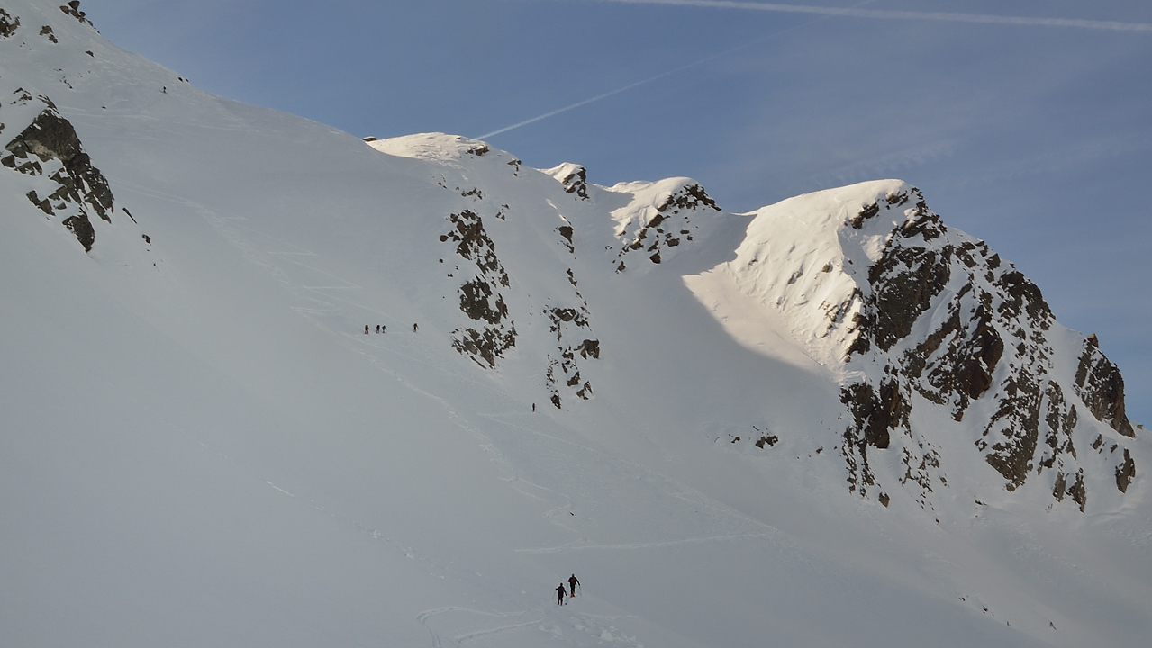 12-02-18_13-DSC_1205Gleyzin.jpg - A la descente : nous étions les premiers, les autres devront se contenter de la neige souillée par nous autres