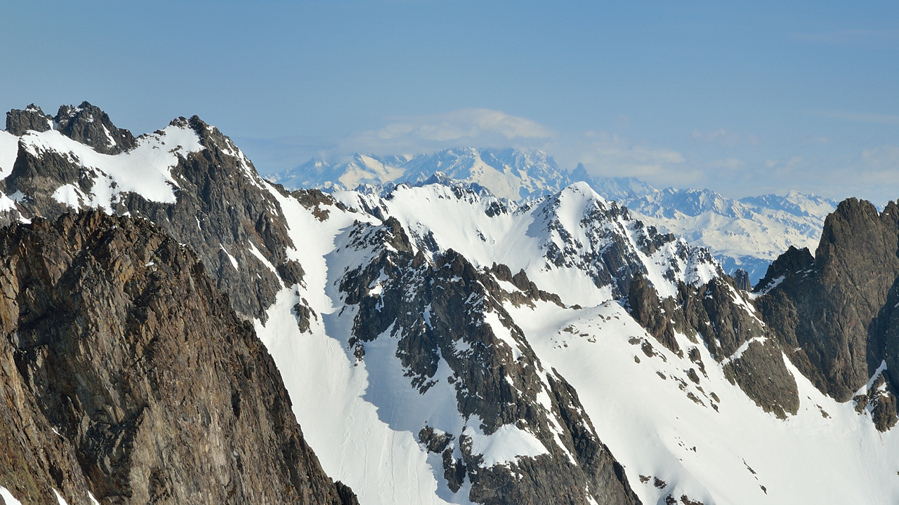 DSC_1232-120225-10-Tepey-Brabant.jpg - Vue du col sur le Mont Blanc dans les nuages