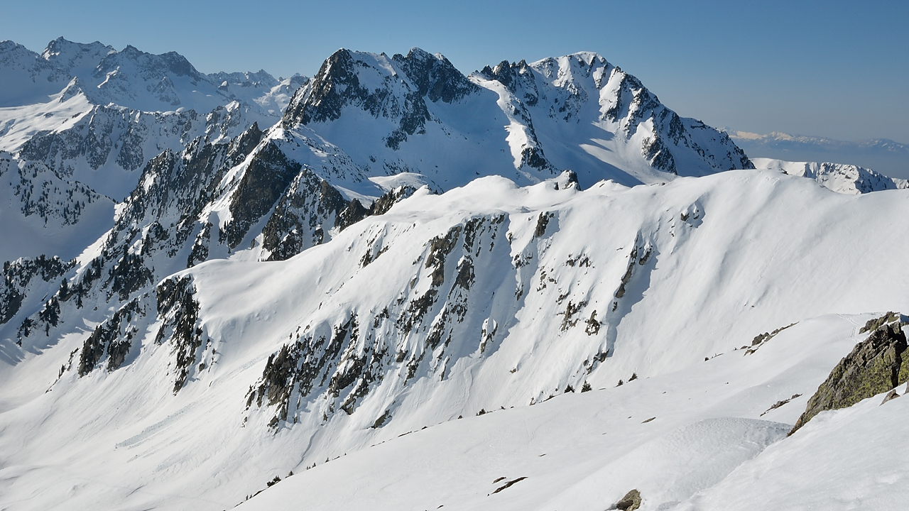 DSC_1268-120303-21-Gargoton.jpg - Au sommet de la Pointe de Rognier - la suite de notre  balade : descente jusqu'a la sortie de l'image puis remonter au pas de Gargoton par le creux qu'on devine