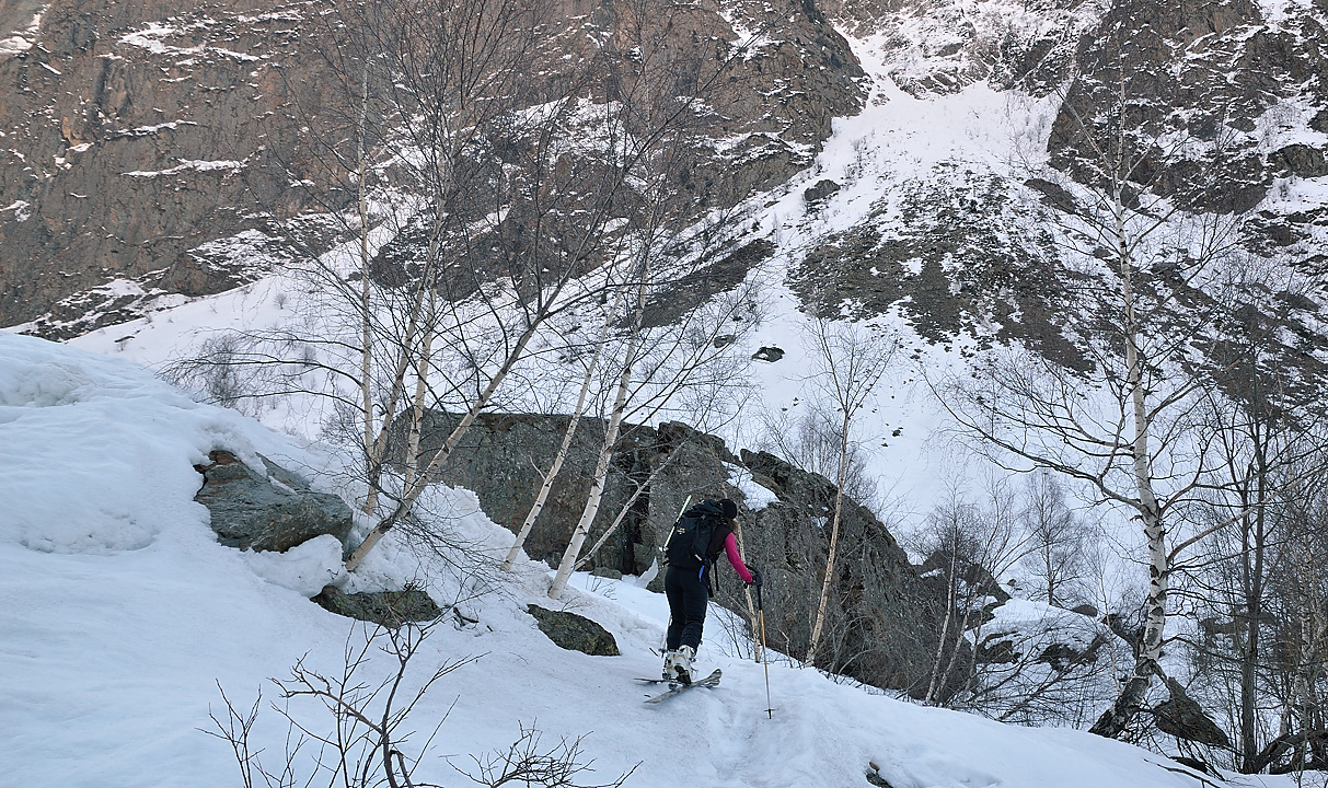 DSC_1300-120310-02-Arias.jpg - Il y a encore de la neige des le depart au Desert du Valjouffraye