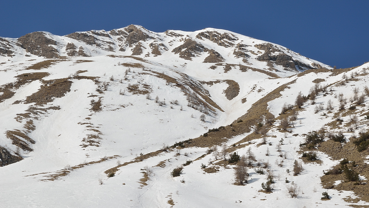 DSC_1361-120311-17-Autane.jpg - le sommet et le couloir d'en bas (encore une fois ca a l'air plat)