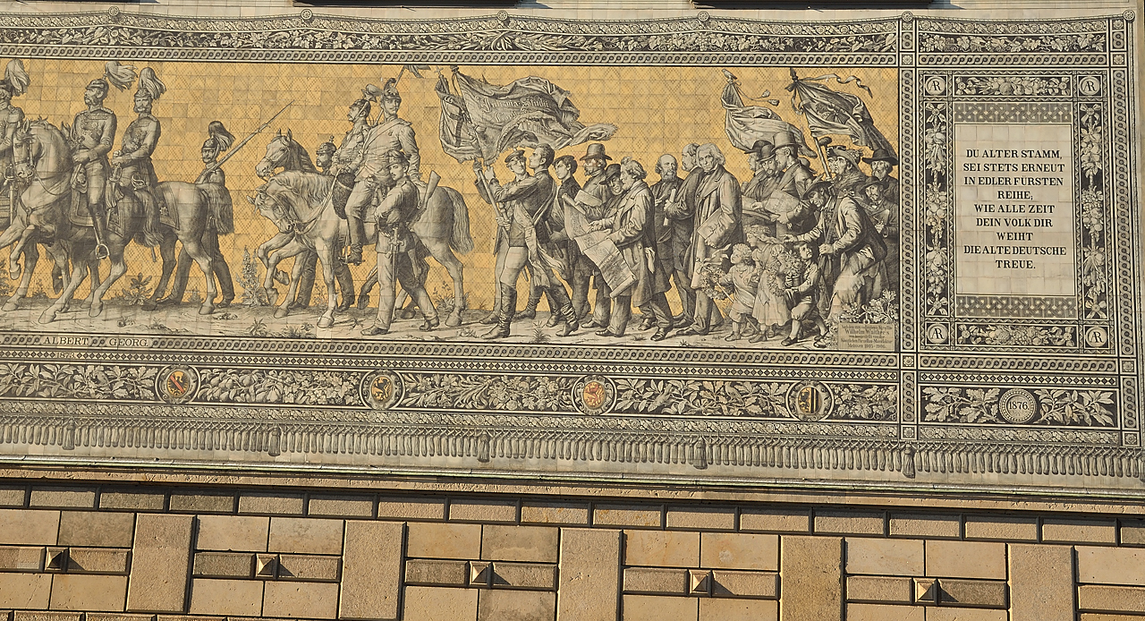 DSC_1407-120316-07-Dresden-120316-07-Dresden.jpg - Peinture "der Fuerstenzug"  qui parle de la "fidelite allemande"