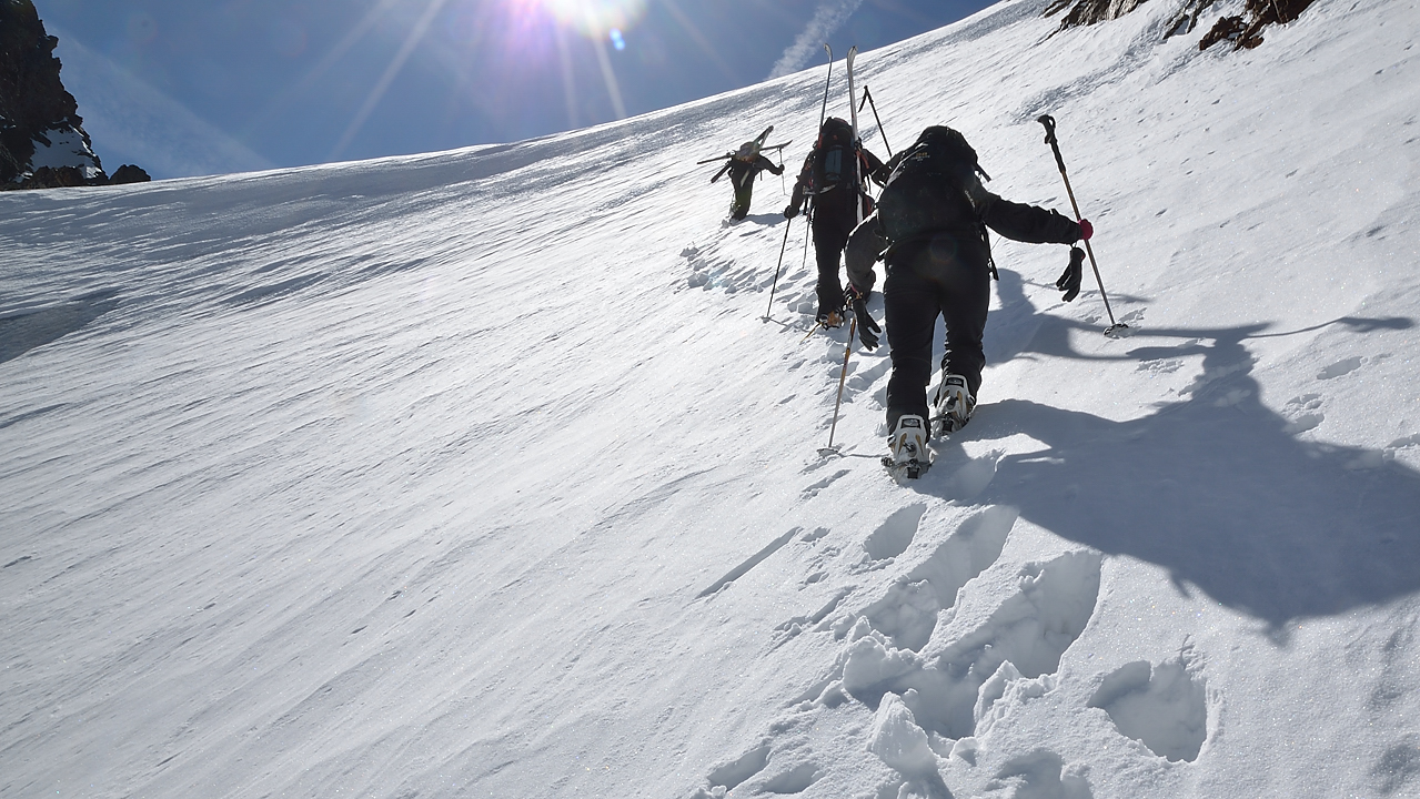 DSC_1505-120331-23-GlacierCourbe.jpg - la montee dans le raidillon juste sous le sommet 