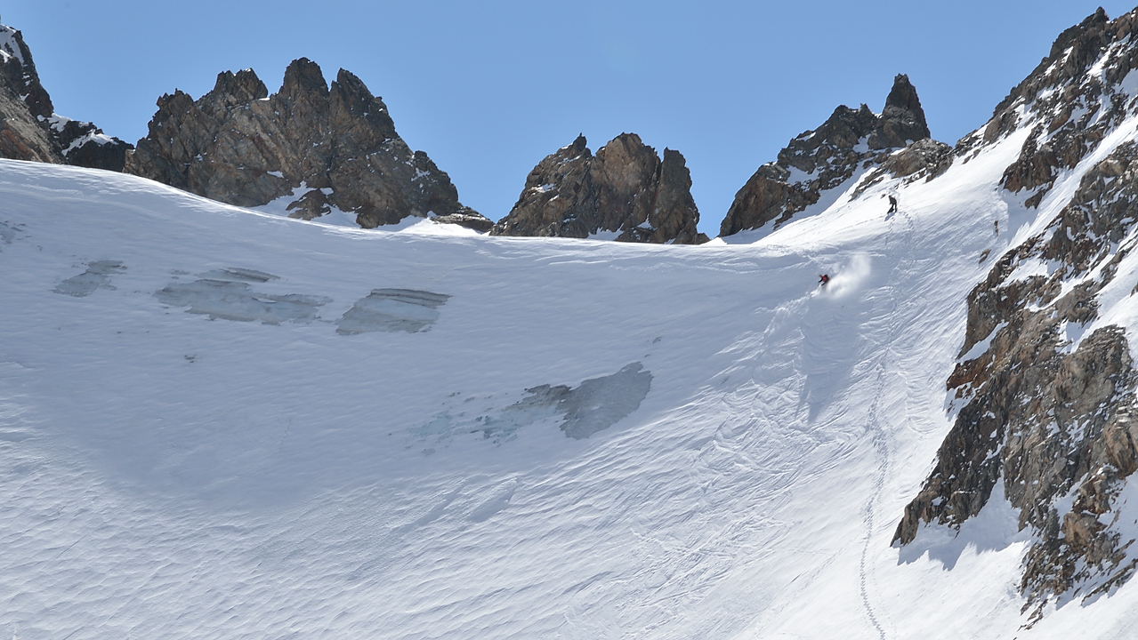 DSC_1527-120331-45-GlacierCourbe.jpg - Pour Denis, c'est "jamais deux sans trois" --- et celui qui monte est Erwan
