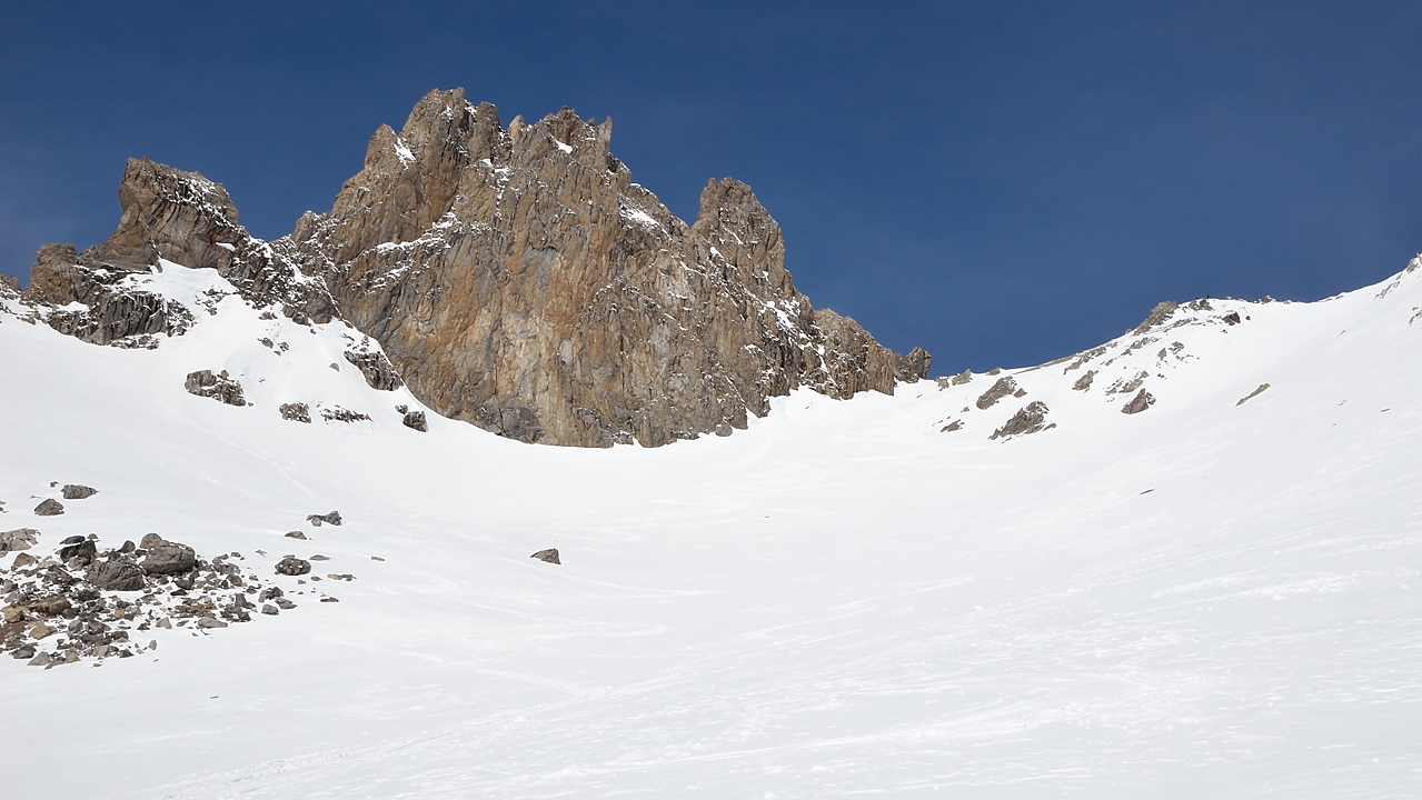DSC_1571-120409-15-NevacheCerces.jpg - La sortie (a droite du rocher) vu d'en-dessous