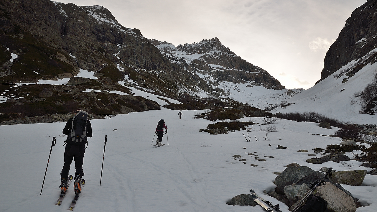 DSC_1633-120428-04-BrecheSomme.jpg - Le debut du Vallon de Bonne Pierre ou nous avons trouvee la neigek