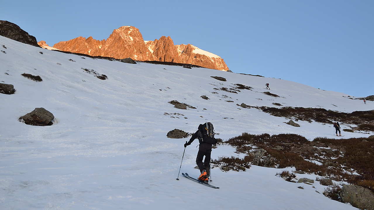 DSC_1880-120517-01-TourRocherBlanc.jpg - Lever de soleil apres une dizaine de minutes de marche a pied