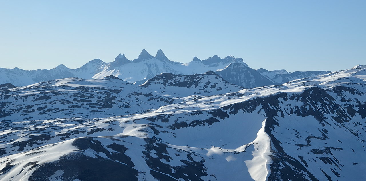 DSC_1894-120517-09-TourRocherBlanc.jpg - Au sommet du Rocher Blanc : vu sur les Aiguilles d'Arves