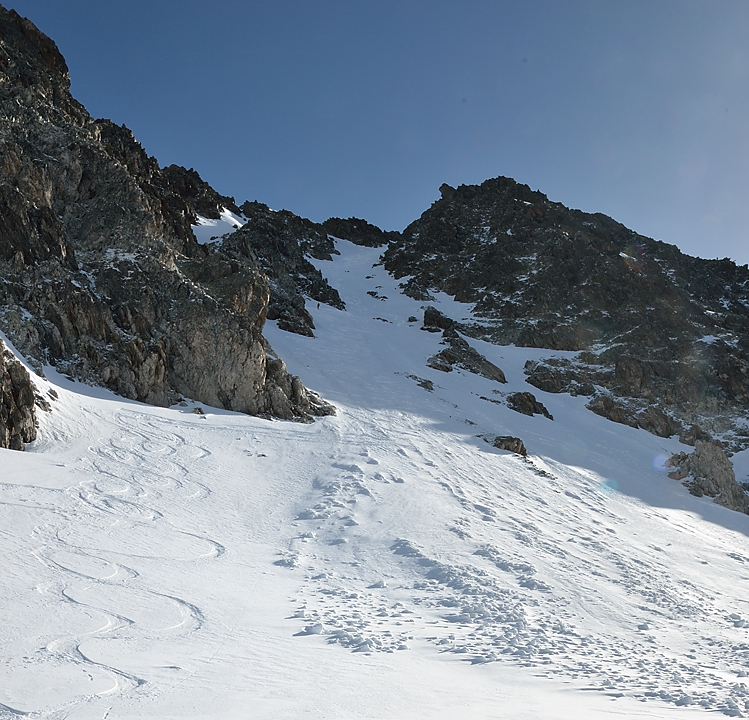 DSC_1904-120517-14-TourRocherBlanc.jpg - Descente du couloir sud du Rocher Blanc : c'est raid mais la neige est bonne