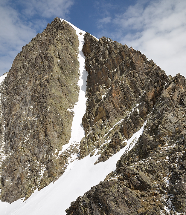 DSC_1925-120517-29-TourRocherBlanc.jpg - Vue du col de l'Agnelin :  joli couloir dans le Pic de l'Agnelin
