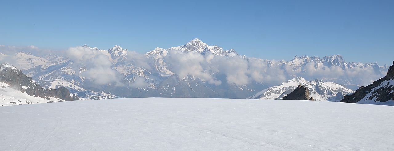 DSC_1956-120526-010-Ruitor.jpg - Vue du col de l'Invernet vers le Mont Blanc