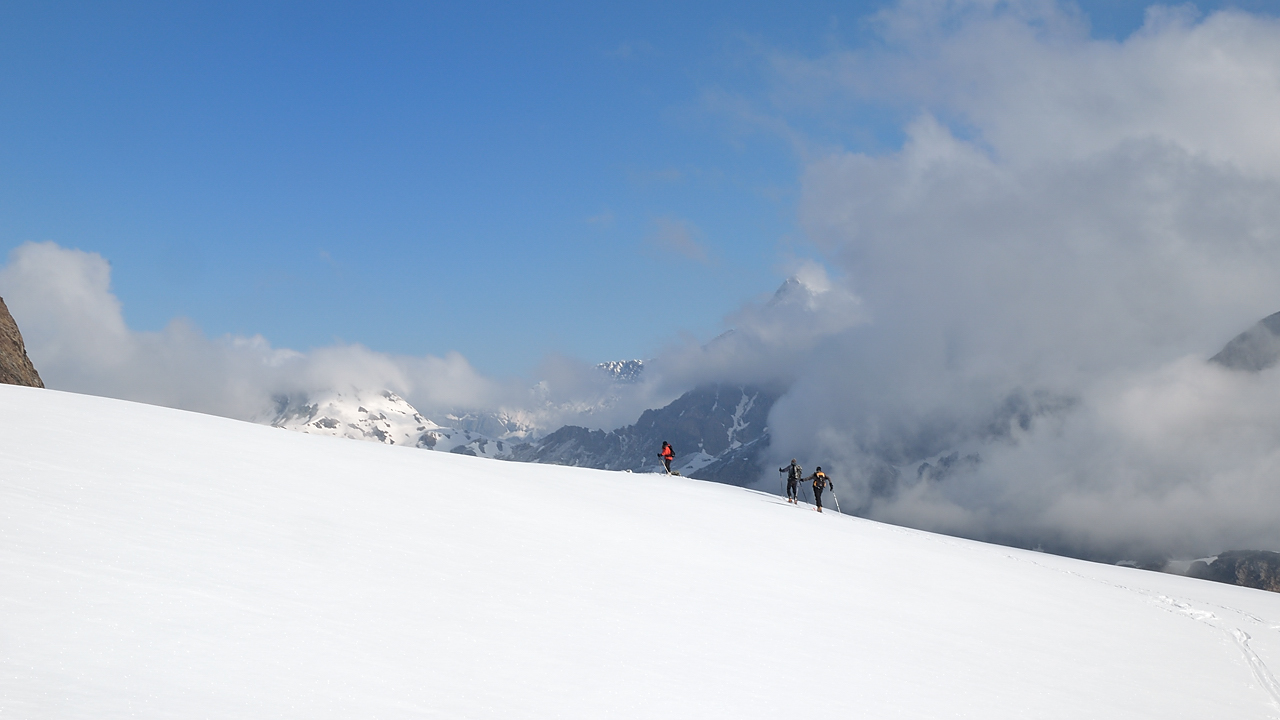 DSC_2041-120528-093-GrosCaval.jpg - A peine plus tard en descendant le soleil reapparait