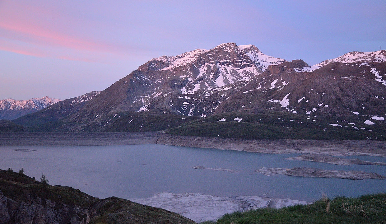 PointeLamet-120602-003-DSC_2072.jpg - au petit matin : leve du jour sur le lac de Mont Cenis