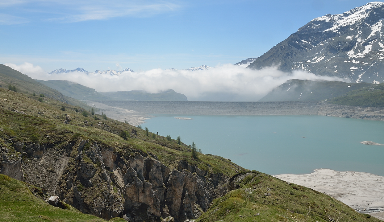 PointeLamet-120602-051-DSC_2120.jpg - Vue du parking sur le lac et les nuages italiens