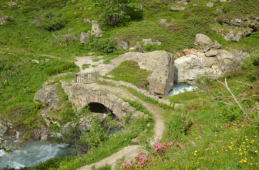BerardeLavey-120616-030.jpg - Encore un joli pont, pour traverser le Gabouléou