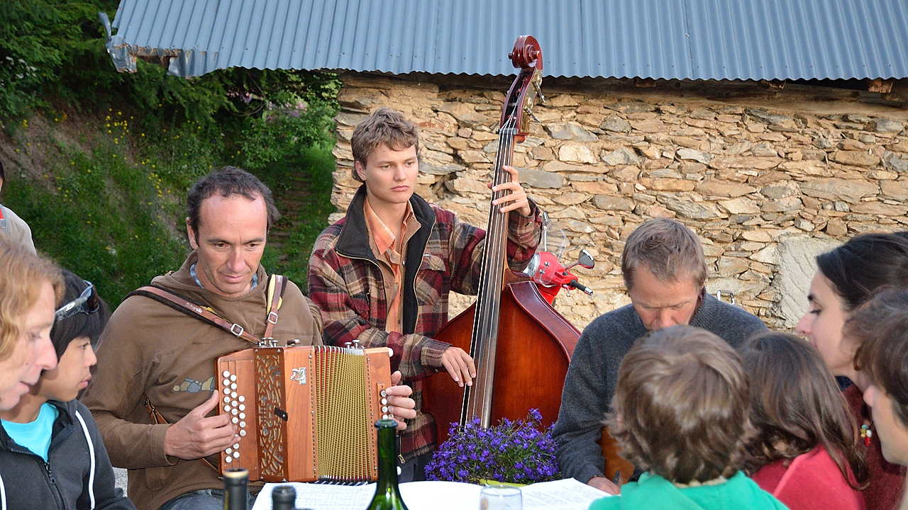 VillardReymond-2012-06-23_012-.jpg - Intermezzo de chant