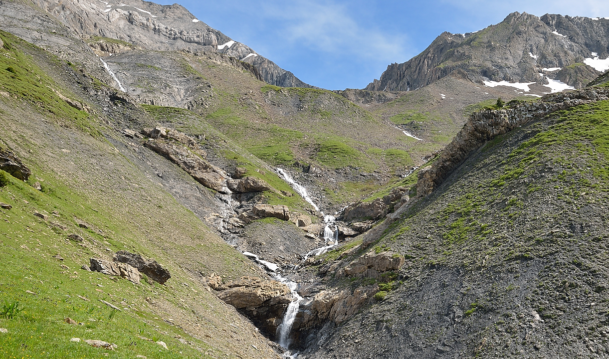 VillardReymond-2012-06-24_081-.jpg - Le torrent principal dans la Combe du Grand Renaud --- a l'endroit ou on le traverse pour monter a la crete dans un terrain sans sentier
