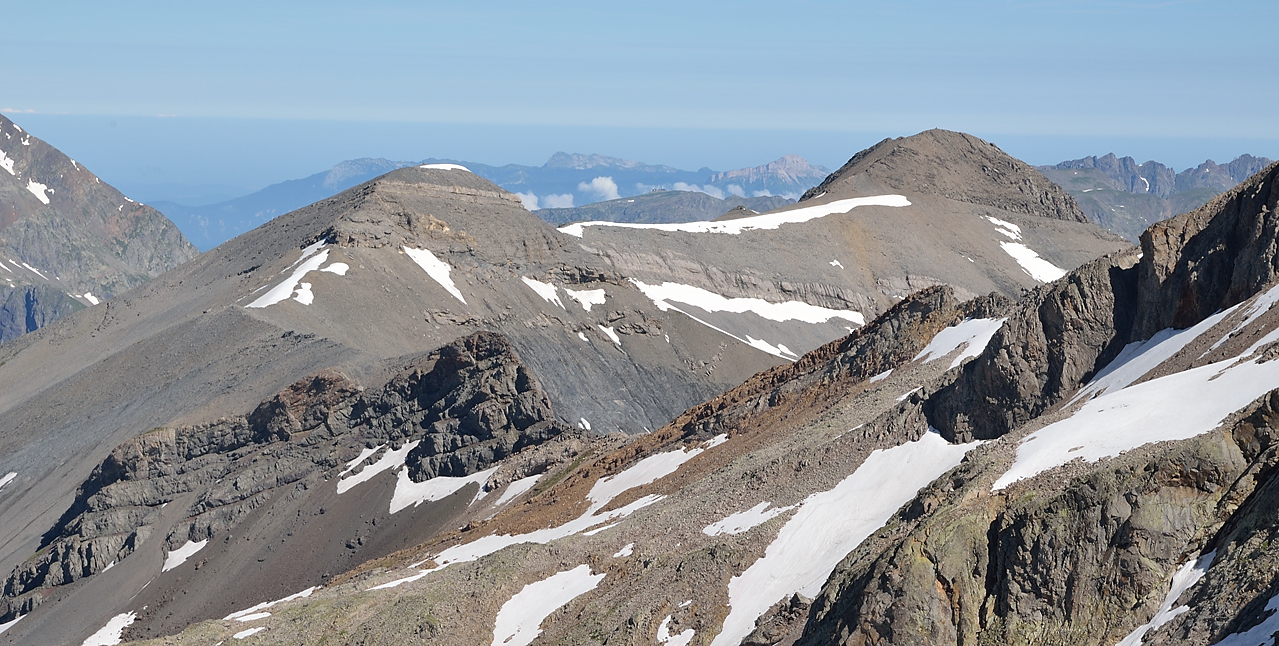 PointeConfolens-2012-06-23_011-.jpg - Vue de la Breche de Malhaubert sur le Pic d'Ornon et le Grd Renaud