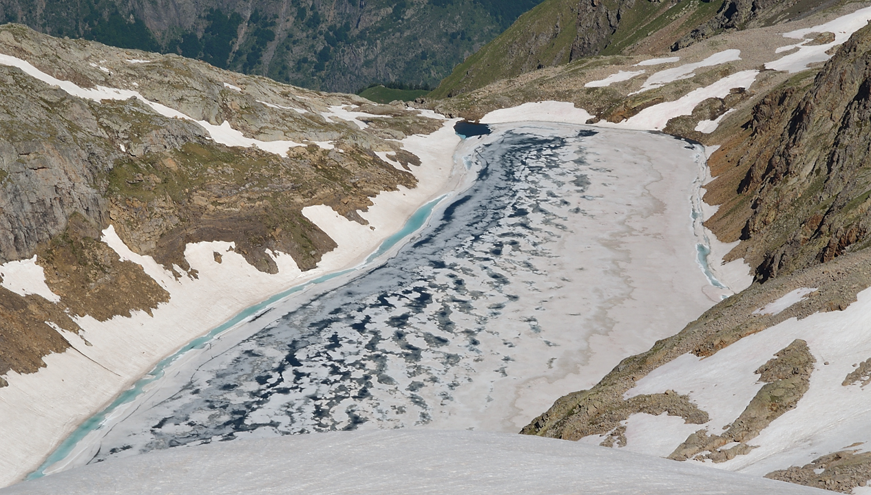 PointeConfolens-2012-06-23_012-.jpg - Vue de la Breche de Malhaubert sur le lac