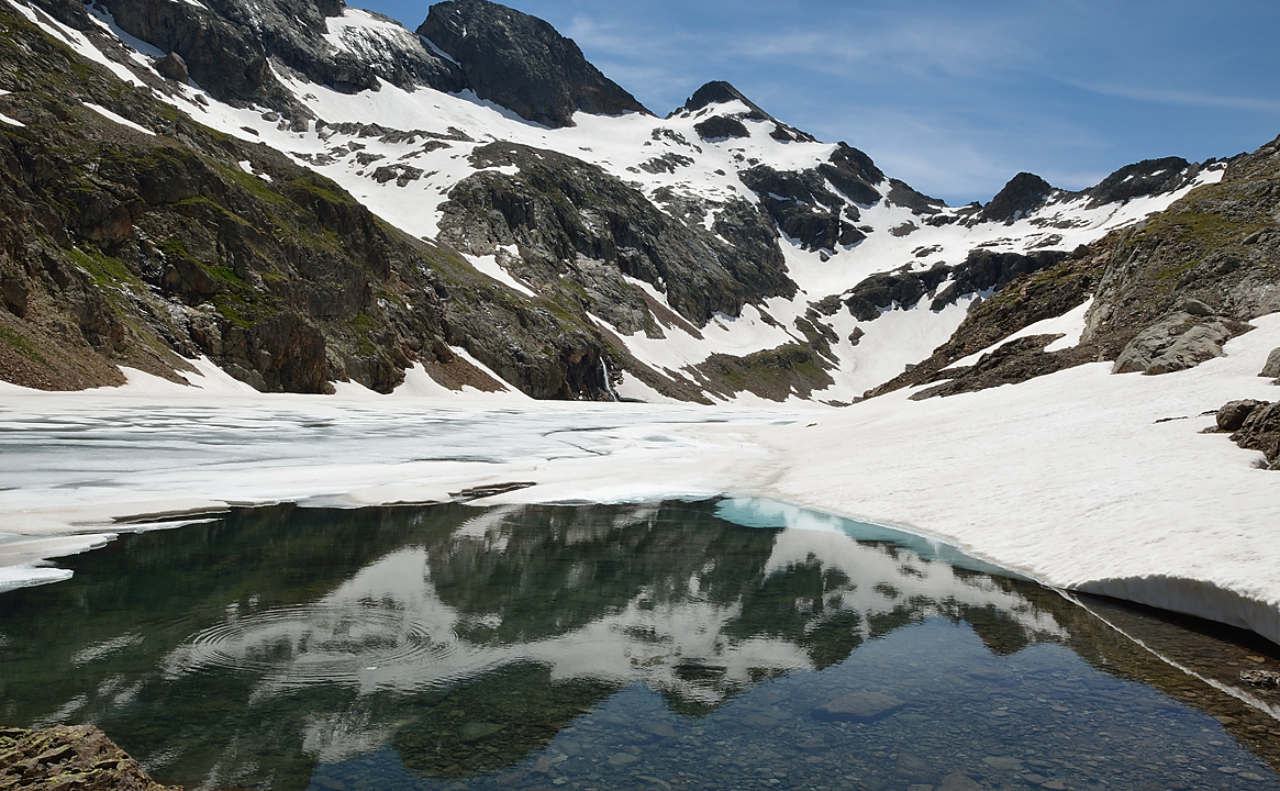 PointeConfolens-2012-06-23_020-.jpg - Reflets dans le lac du Vallon