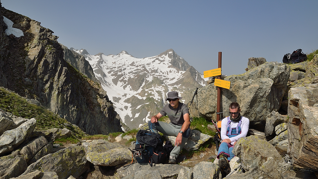 AiguilleArgentie-2012-06-30-025.jpg - Petite pause au col de la Croix