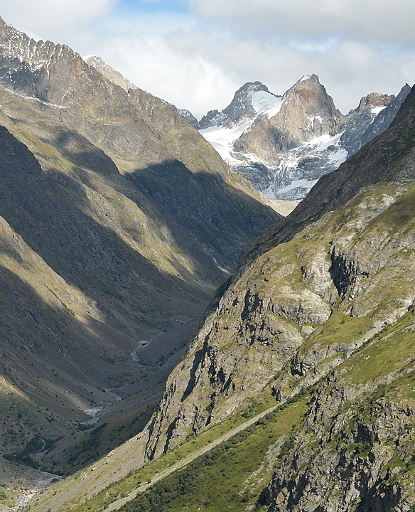 SChristopheToura-120902-029.jpg - Le vallon de la Selle et au fond le Pic Gaspard je crois