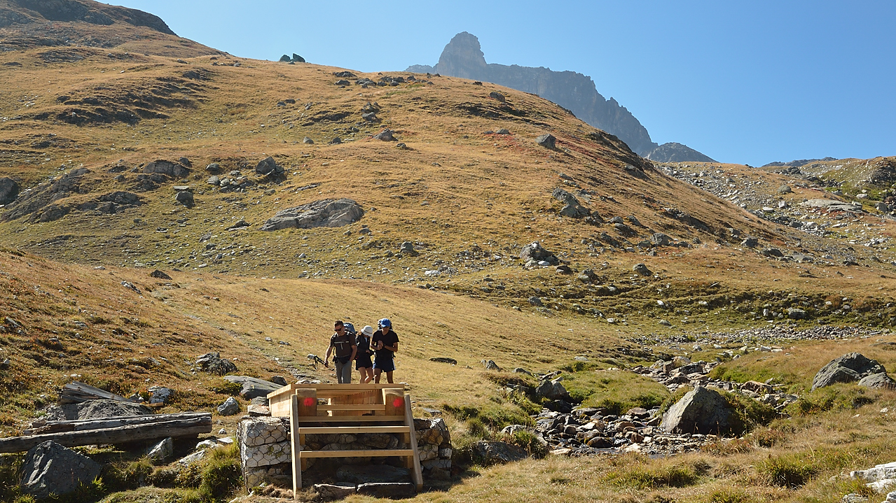 ChevalBlanc-120916-058.jpg - un joli pont dans la descente