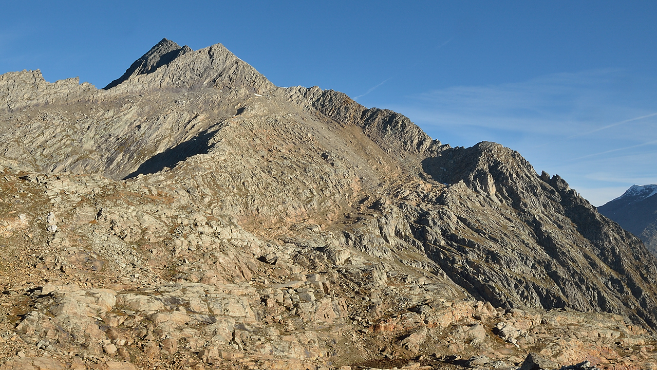 PointeEchelle-120923-002.jpg - Vue du col de la Masse : Le Roc Noir et au fond la Pointe de l'Echelle